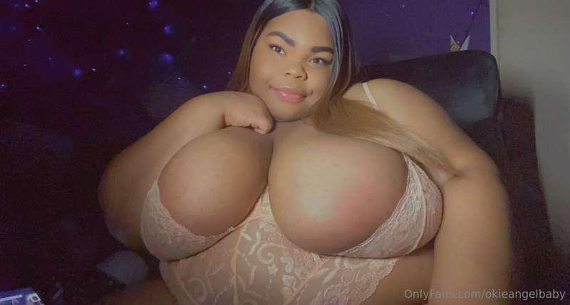 Gosh my titties are sooo hot. 😩💜