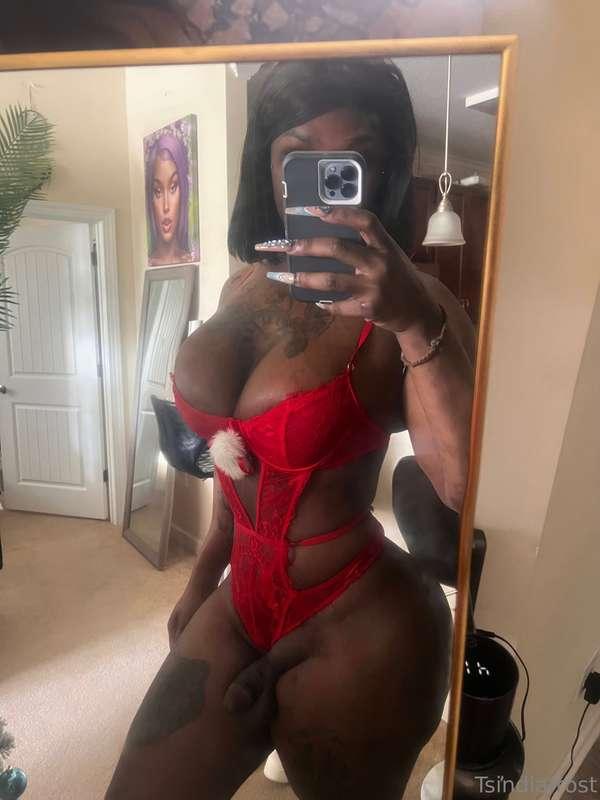 Red hot and ready to celebrate... wanna watch me explode, ba..