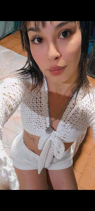 How does white look on me? 🤍