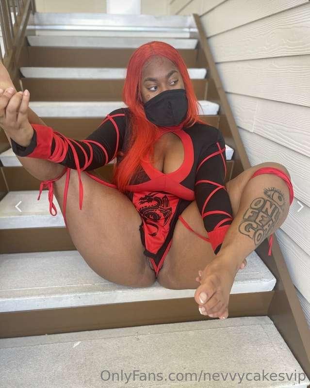 Waiting for your HEAD between my LEGS 😳🦵🦵