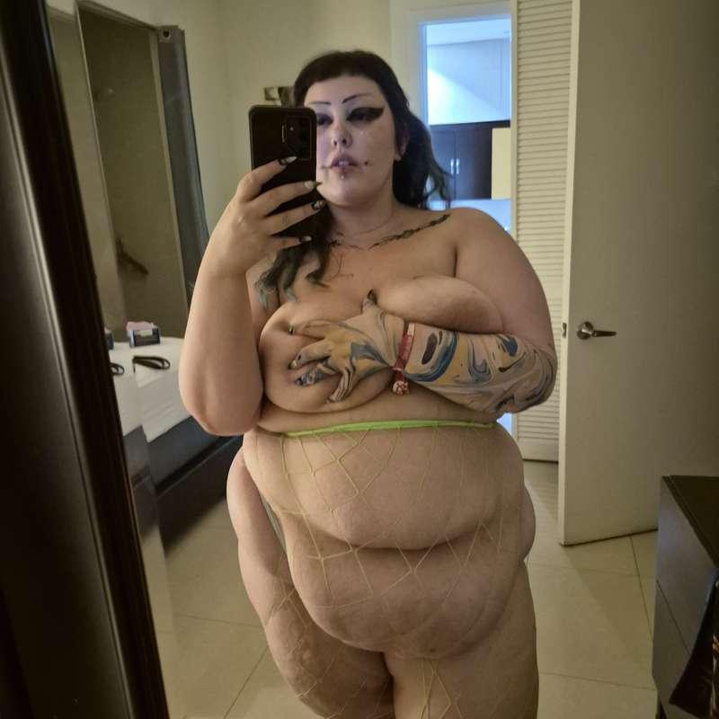 Hi guys! I didn't win bbw streamer of the year but tbh it wa..