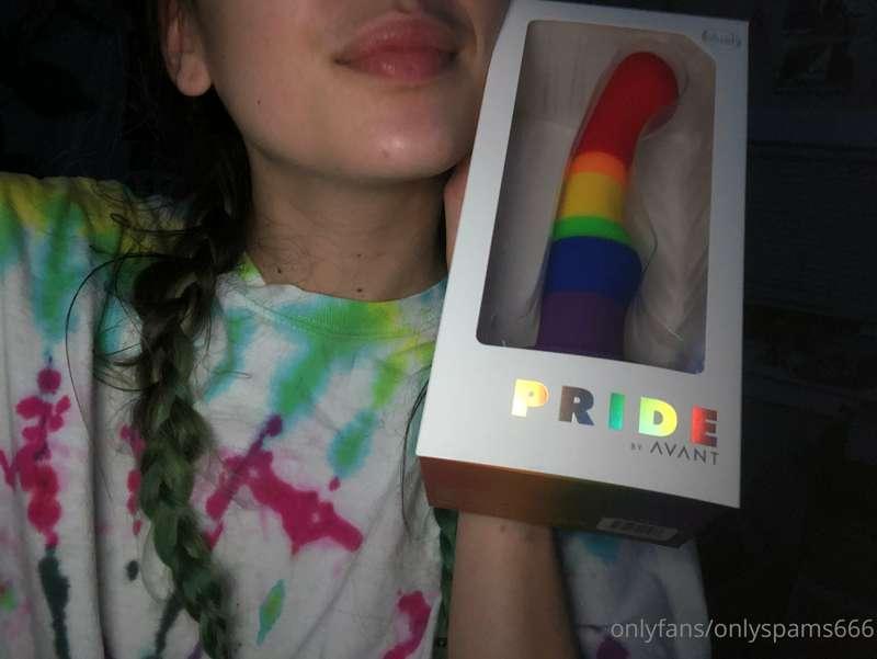 new toy🌈✨ now who wants to watch me play? :3