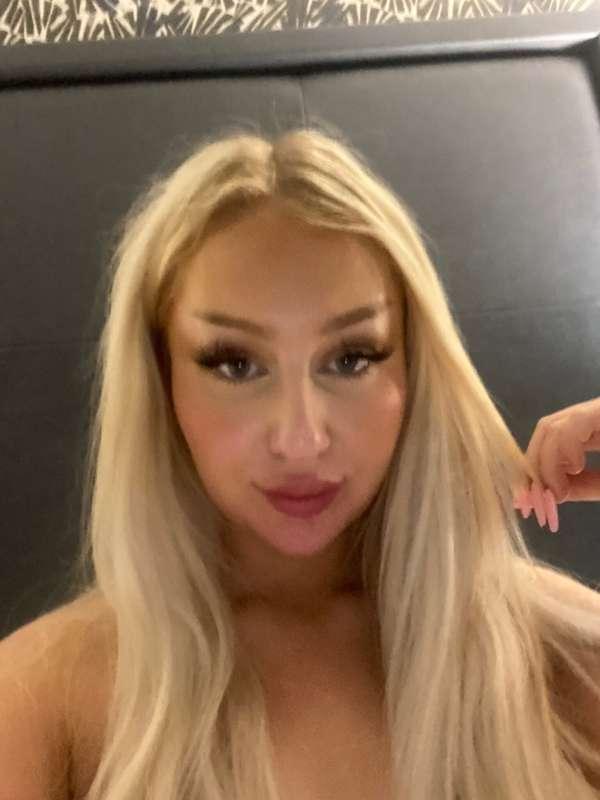 My tinder date just fucked me so hard I look messy af lol