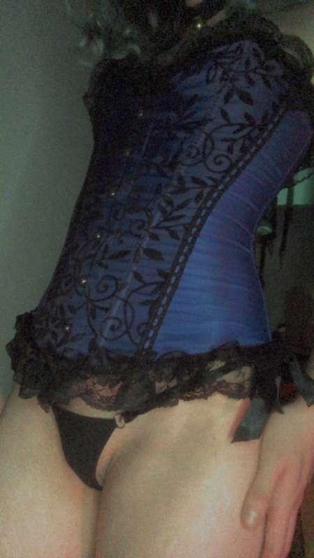 Slutty elf ready to serve you<3