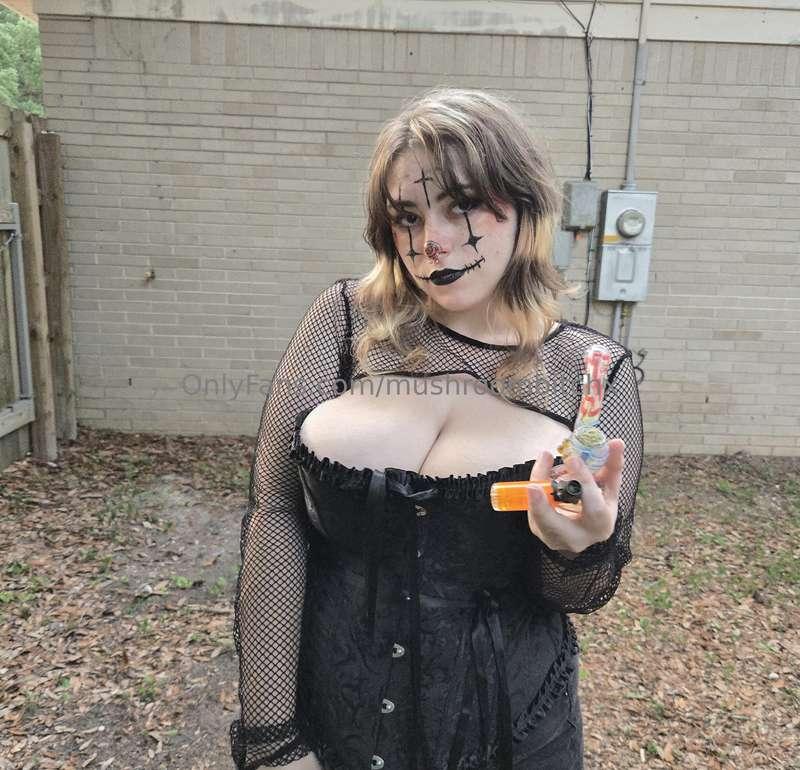 mushroombitchx image #0