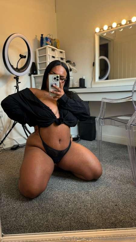 🖤 is my happy colour.  50% off my VIP @Misslivvukk