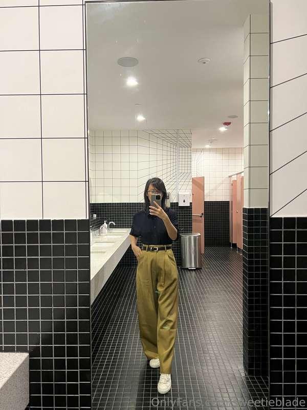 Yesterday’s #OOTD: #shopnassa shirt & #fashmob pants. 

Lunc..