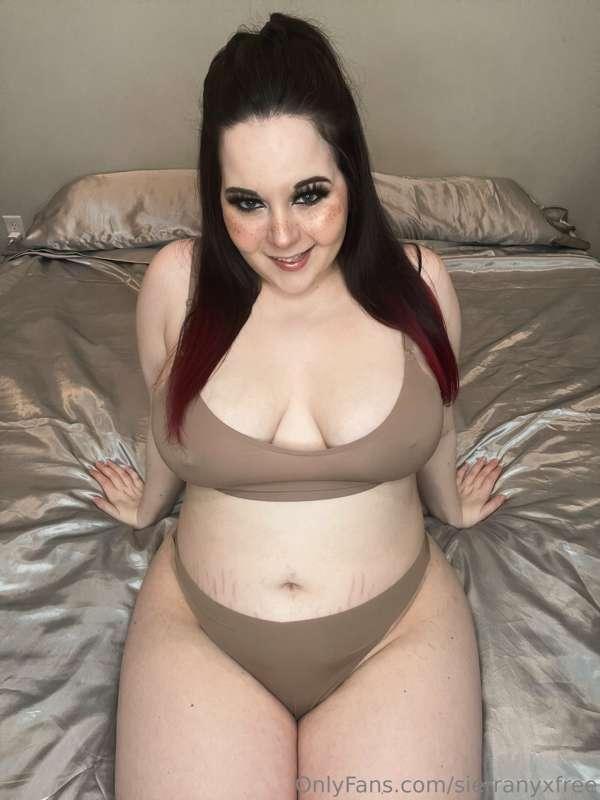 And we officially have MILF content😏

Over the next while I’..
