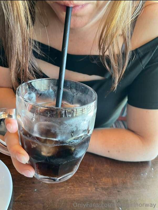 Dette suger🤭  Men et glass brus hjelper alltid på Håper du s..