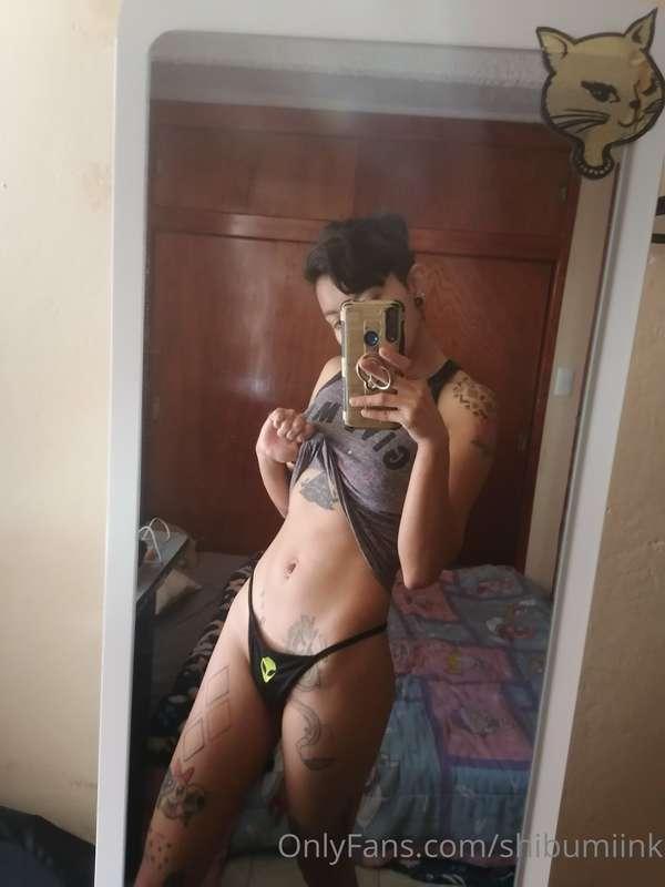 👽