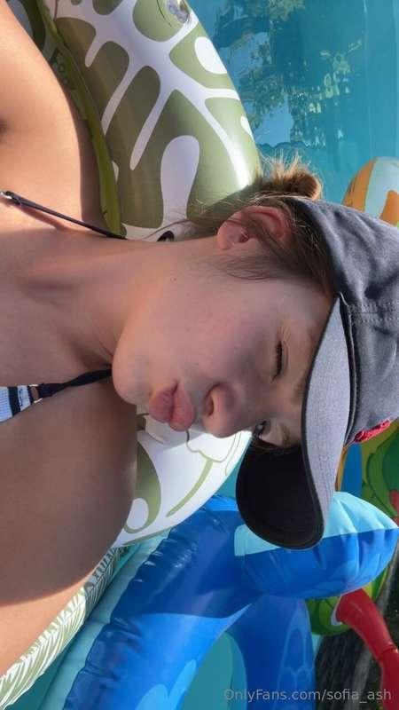 Yo babes 😘 still tryna hold on 2 summer ☀️☀️ Can’t let it go..