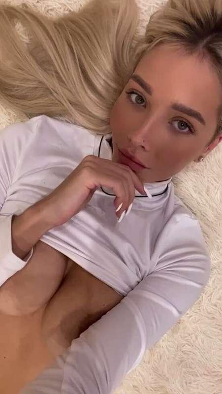 Do you like big breasts? I think the bigger the better😈 Do y..