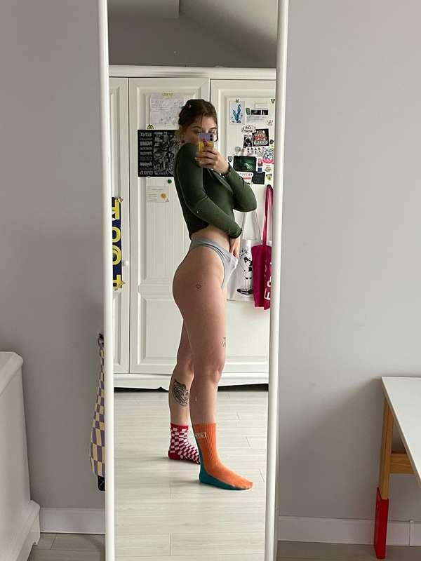 I don't wanna wear clothes ❄️