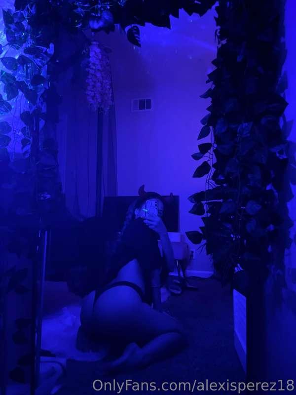 just love being your naughty little slut daddy 🥰 unlock and ..