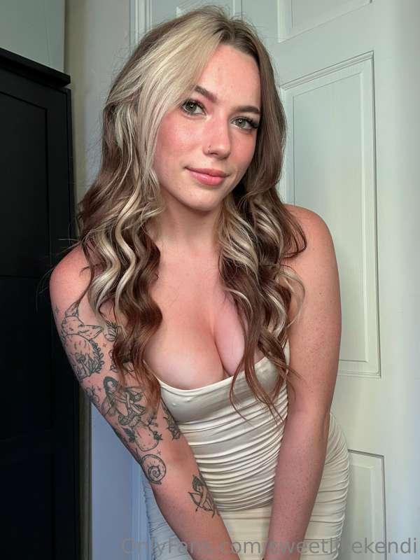 I’m going out tonight! 🥂 Here are some outfit pictures 😘