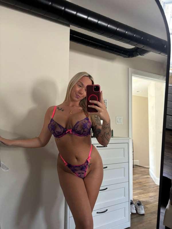 if you have a nice cock send me it i’m horny 