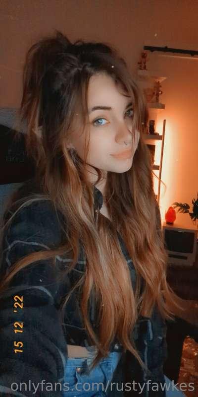 Henlo I am alive ;-; I haven't been home since my house has ..