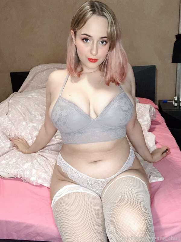 Full body, booty or feet? What do you like more?😏 I prepared..