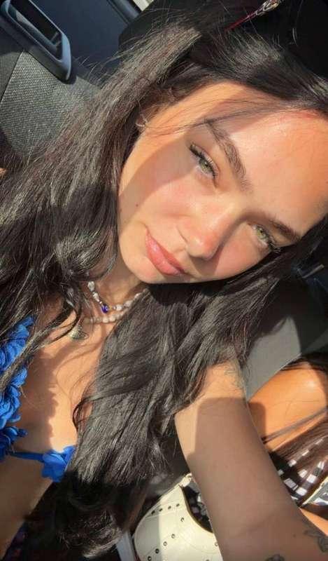 my college bestie @kinsleypaige just started her first OF 🥹F..