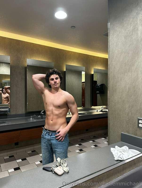 🥵💪🏽All pumped up for ya babe, shoot me a message, let’s play..