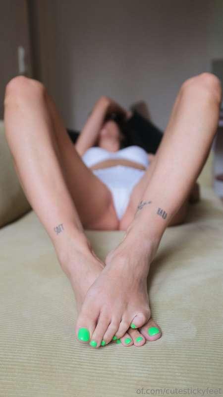 cutestickyfeet image #1