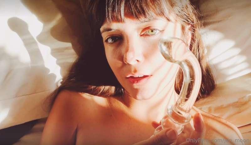 goodmorning.. did you know that this glass dildo is my one r..