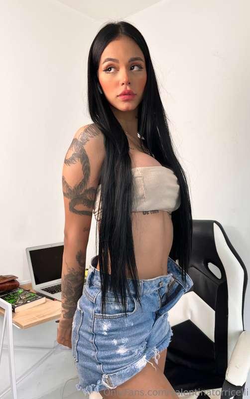 you have permission to look up my little skirt 🙊