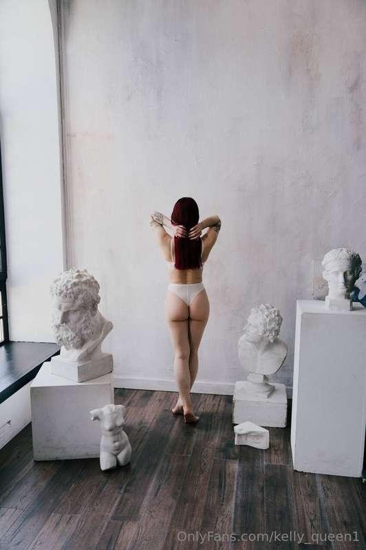 I look good among the artworks, don't I?🙂