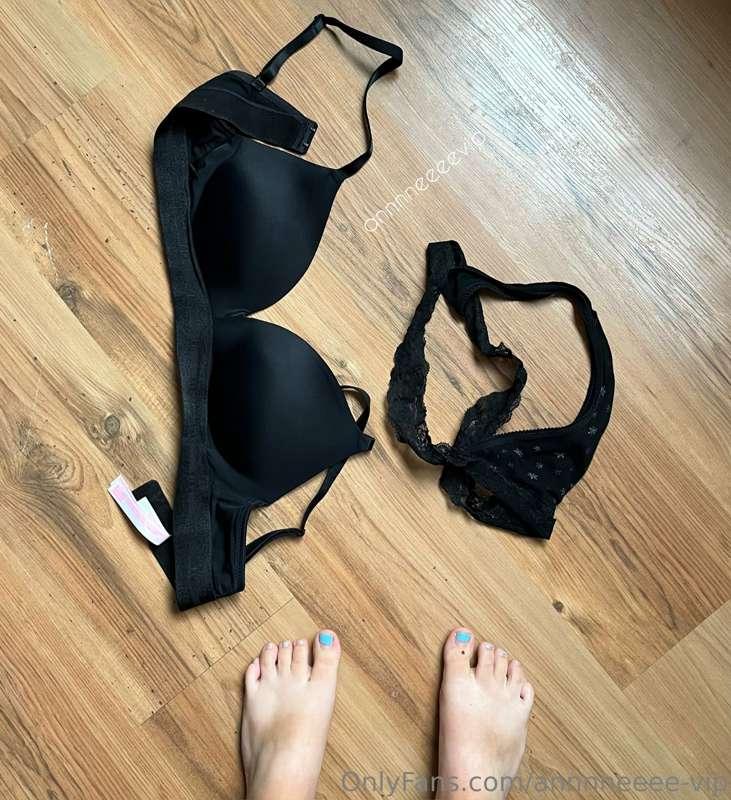 Hmmm how’d those get there…. 🤭😉🖤