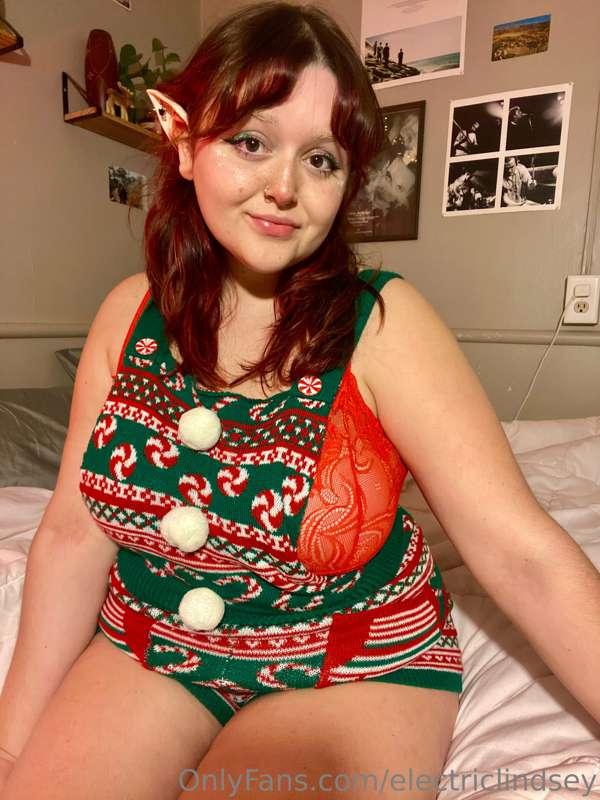 ❄️ 🧝‍♀️ 🎄 
*apologies for the lighting; my ring camera broke..