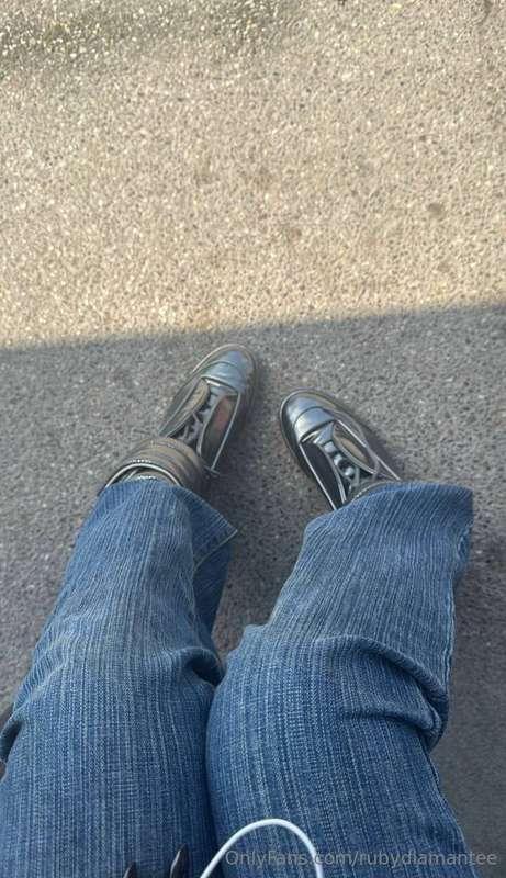 😎🫠 Photo to remember .... crazy day, I want a foot massage a..