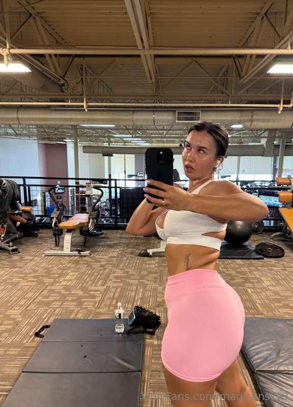 pumping this booty has me light headed 🥵
