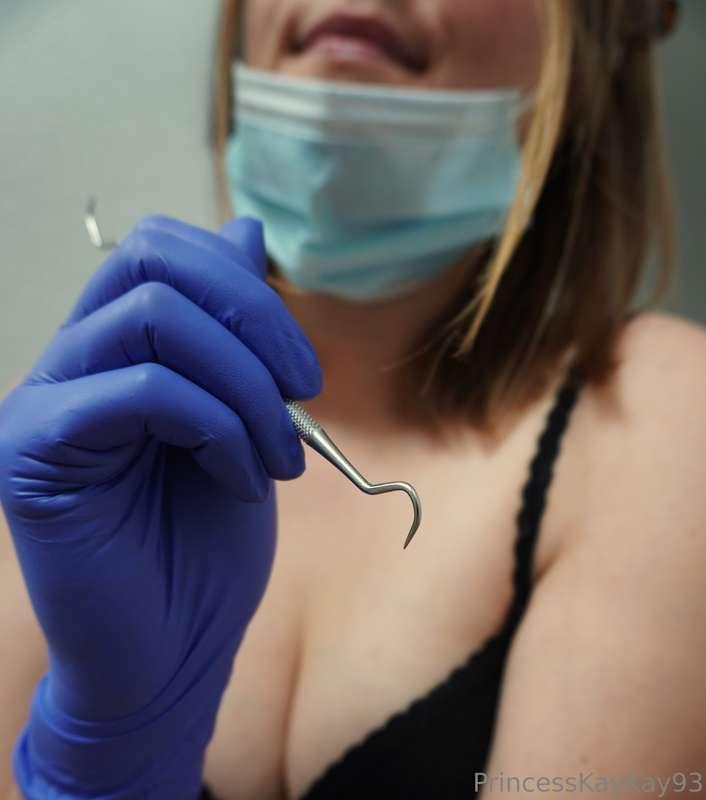 Eyes on my gloves, open up! 😷