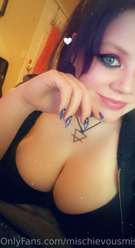 Happy Titty Tuesday 🖤✨