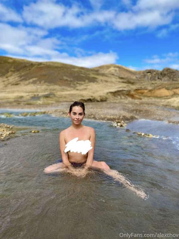 Playing in an Icelandic hot spring 💦 Come soak with me 😏