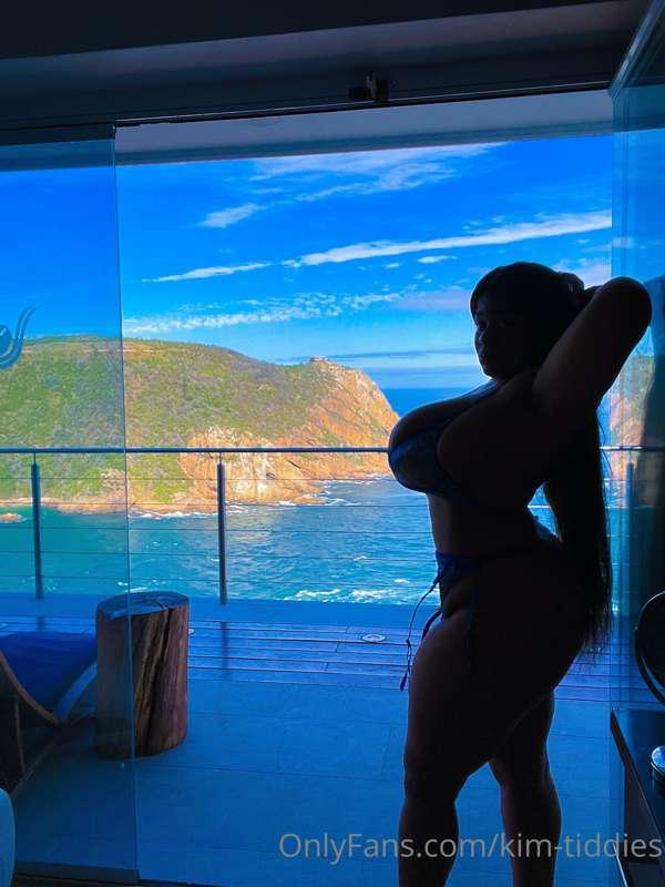 Live show here @taste-kimtiddies https://onlyfans.com/taste-..
