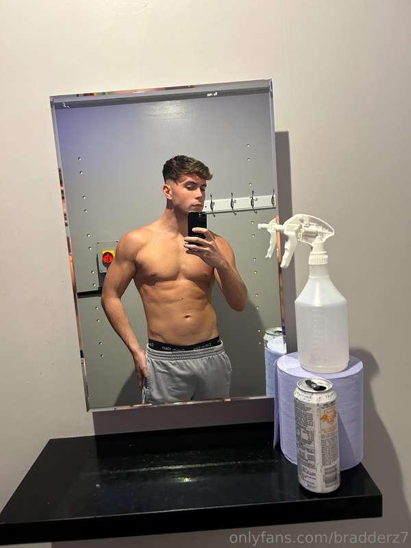 Horny and excited to fly to amsterdam tomrorow🇳🇱