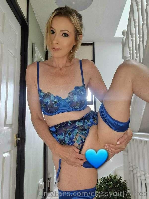 My VIP page is 50% off for the next 100 fans. Nearly 2k pics..