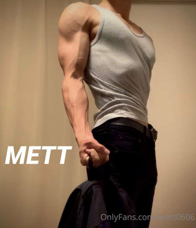 It is the muscle of the arm when you hold heavy objects.
By ..