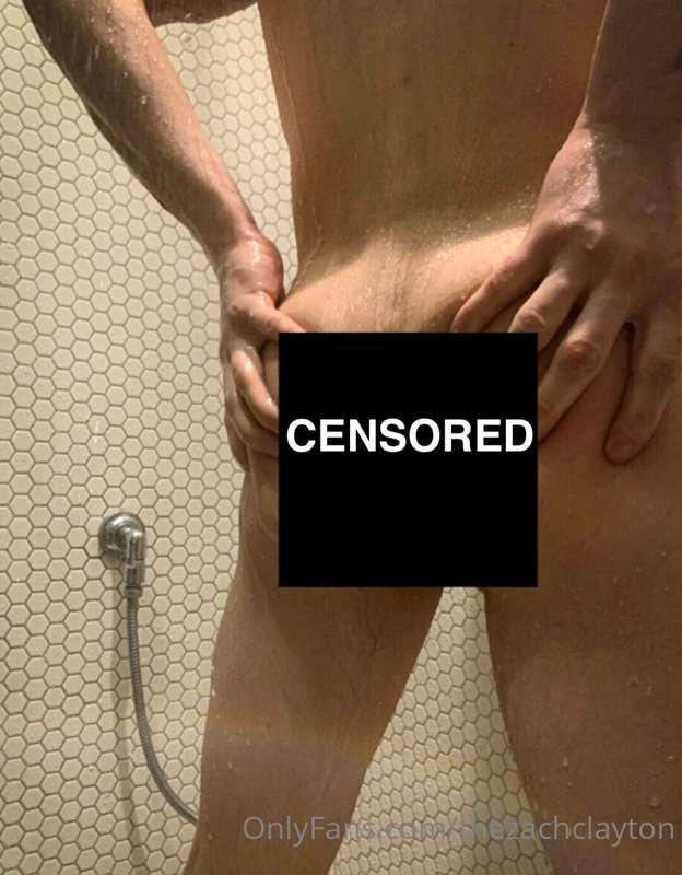 spreading them cheeks open a little too far 👀😈