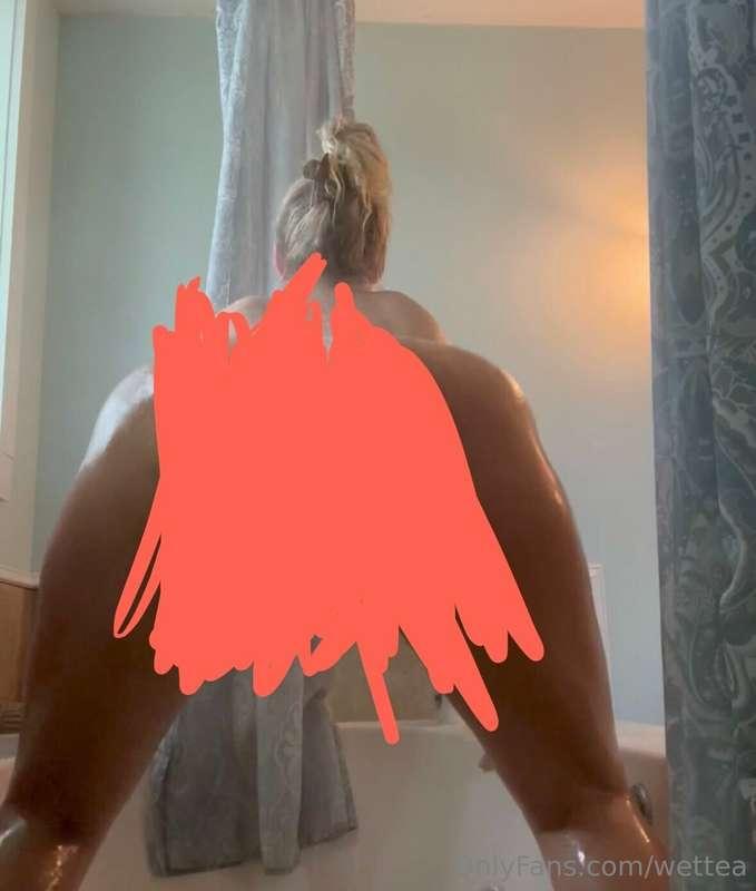 shower vid where i twerkkk 🍑 , spread it & get up close & pe..