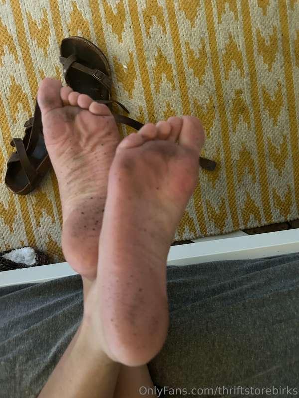 A little flex. My feet got so dirty today in my Birkenstocks..