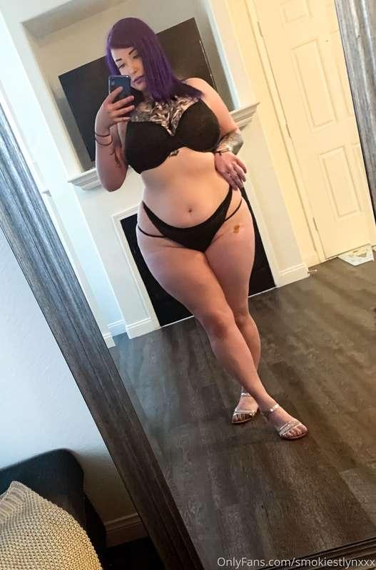 I love being tall and curvy ⏳