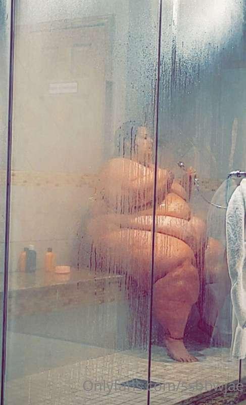 Good morning! 

Here's a few photos from a walk in shower wi..