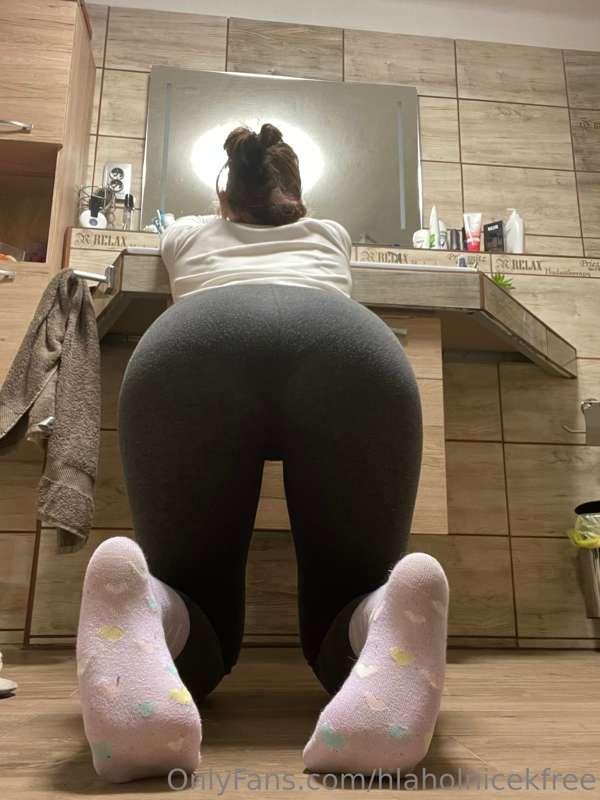 Let me bend over for you🤭