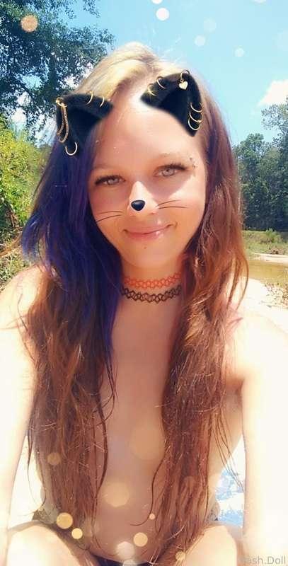 Another photo dumpppp 

Some old booty shots and tanning naked at the creek .

#fyp #booty #petite #outdoors #smallboobs #smalltits 
