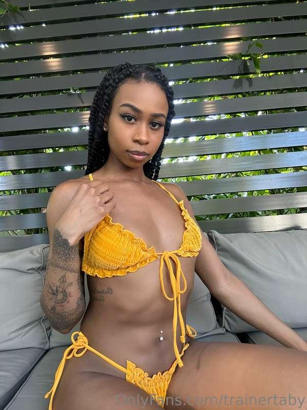 Feelin' cute, might take a dip later 😏👙