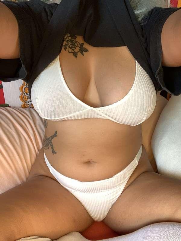 quick lil on/off :) editing some pics for u cuties to releas..