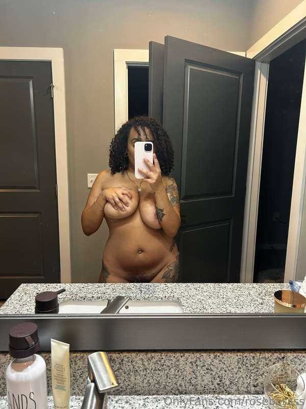 looking for someone to help me cum rn... could that be you? ..