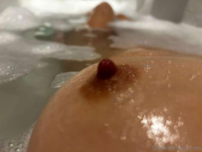 Suck, nibble, kiss 💋 